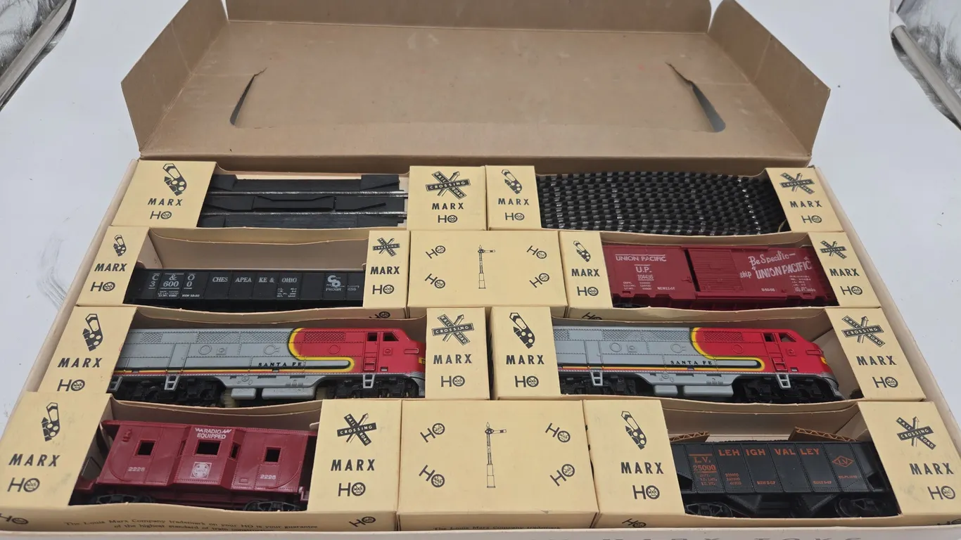 Vintage marxs trains, santa fe locomotive train set in original box