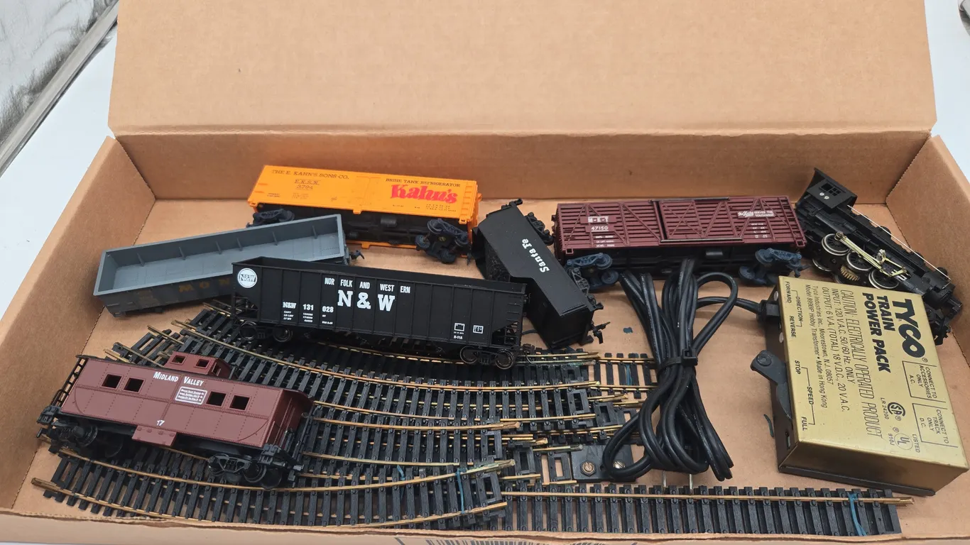 Vintage tyco h o scale train set