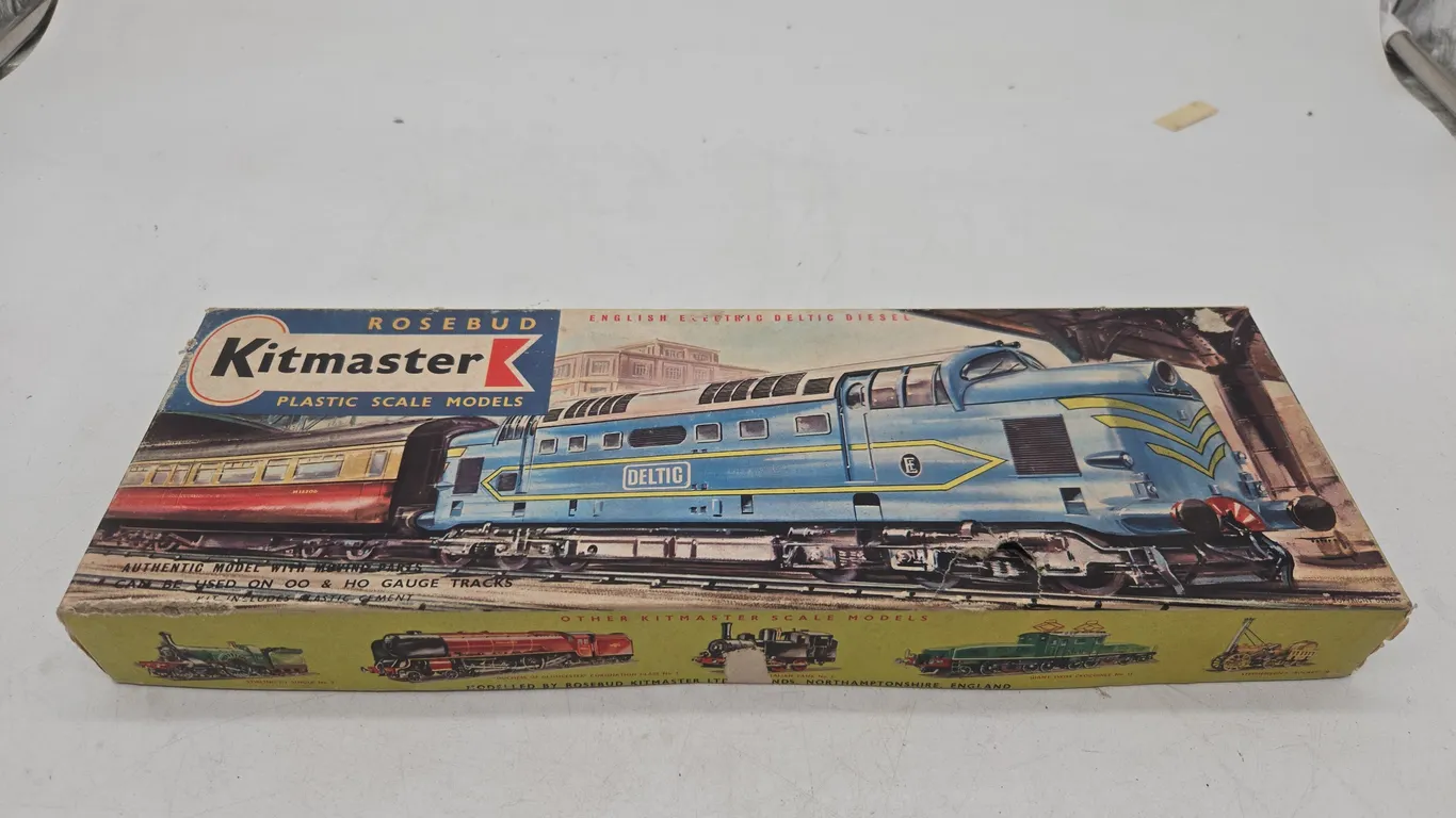 Vintage kit, master plastic train model, new and original box.