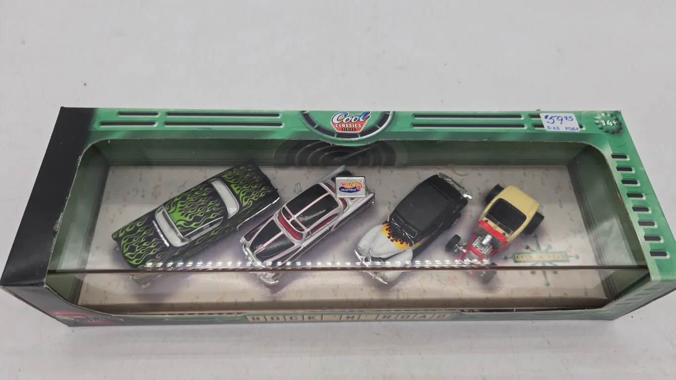 Vintage hot wheels rock in road car set new inbox