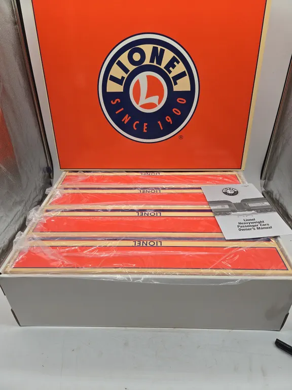 Vintage lionel chesapeake and ohio.The george washington heavyweight passenger four car pack new inb