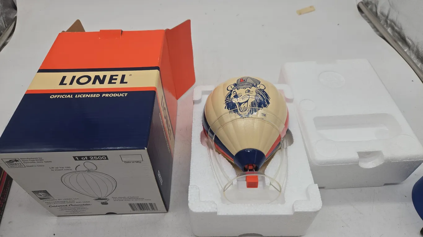 Vintage lionel Eastwood, automobilia hot air balloon new inbox