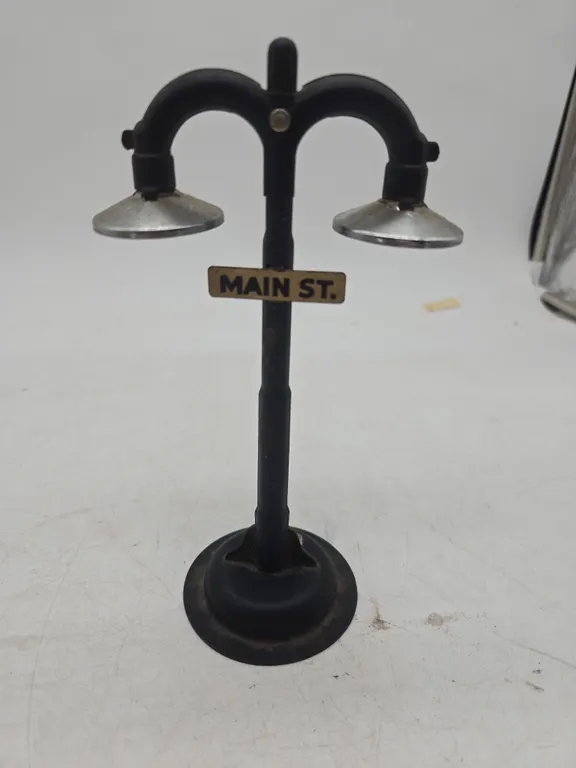 Vintage marxs brand number 429 twin light lamp post