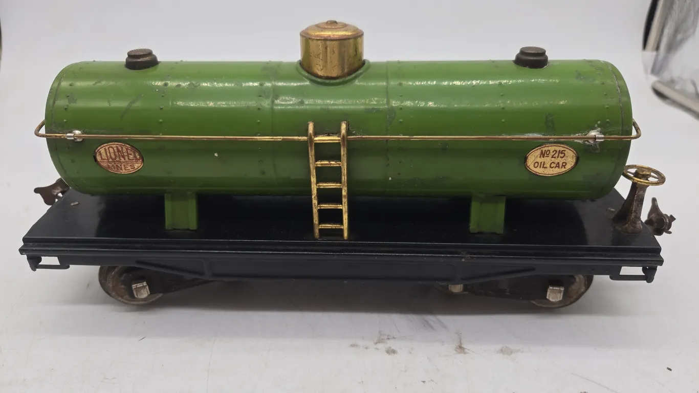 Vintage lionel lines, number 215 green O gauge tanker car