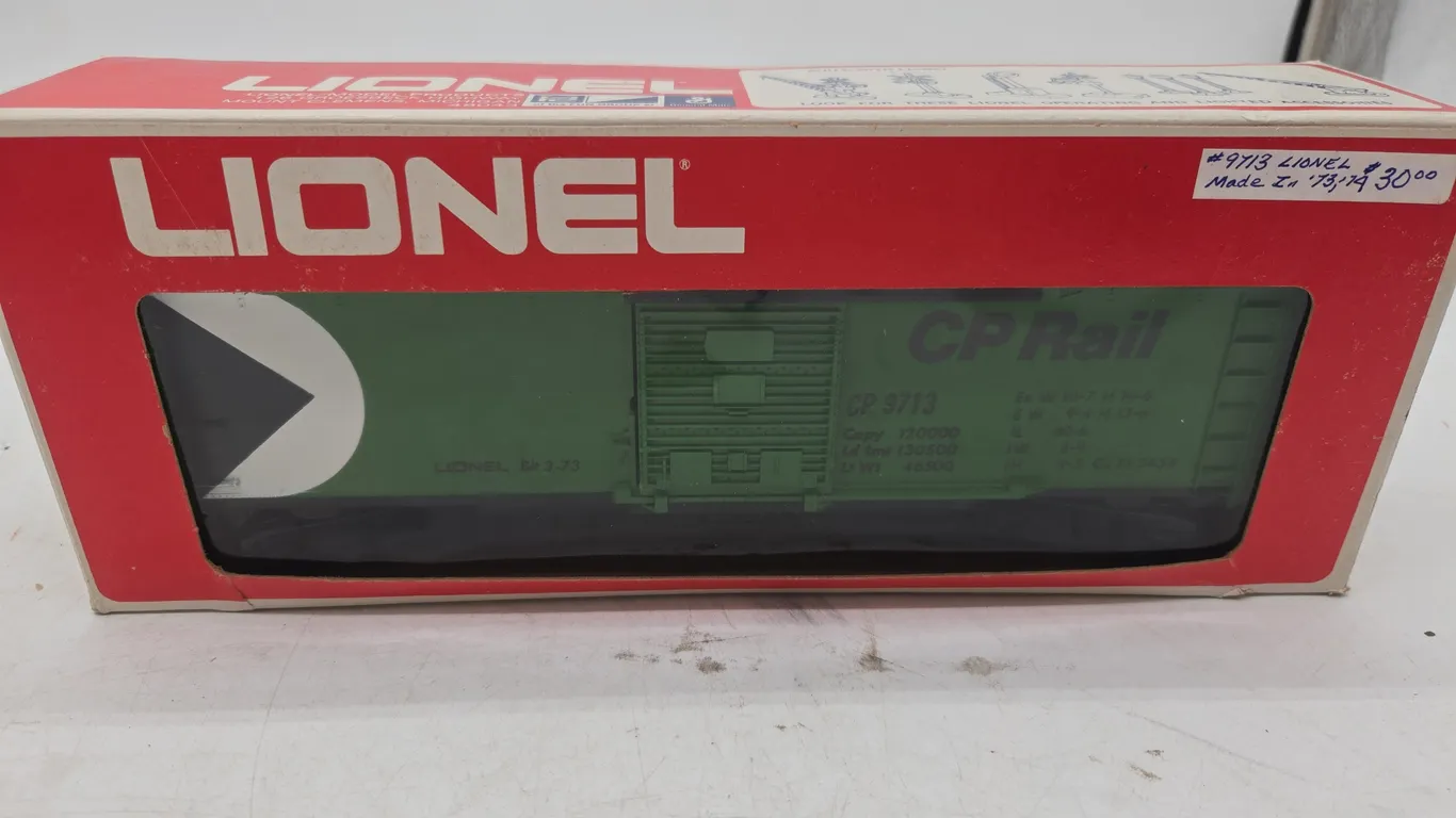 Vintage lionel canadian and pacific box car new inbox