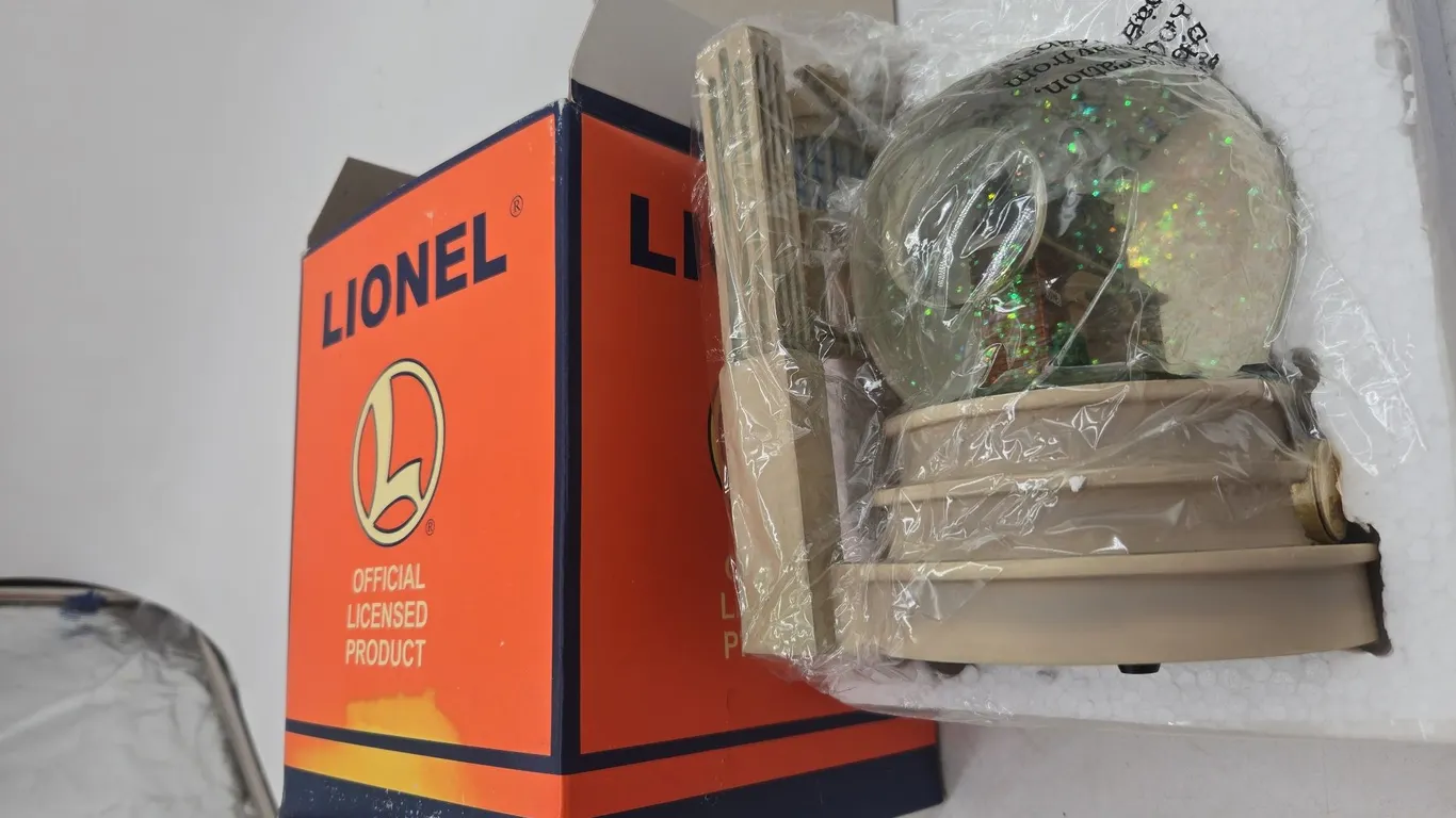 Vintage lionel pennsylvania snow globe new inbox