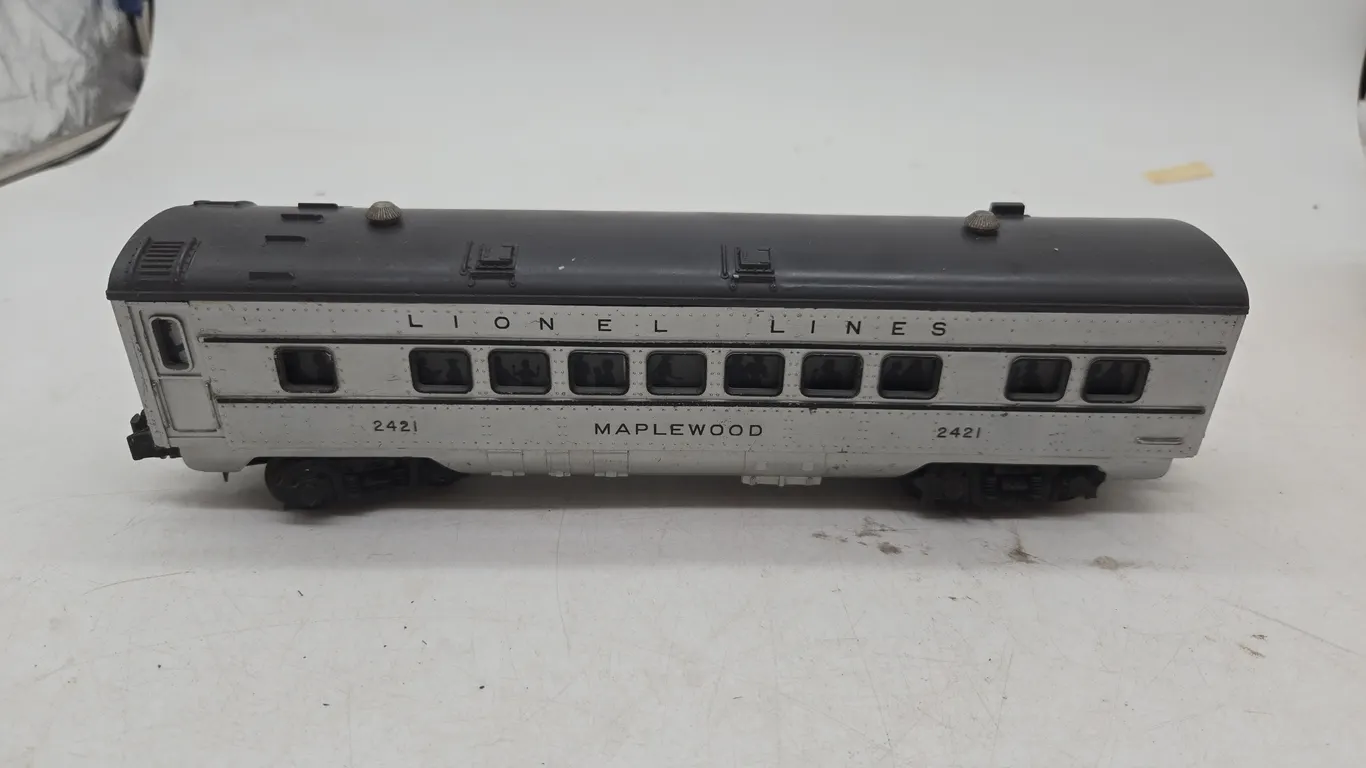 Vintage lionel lines, maplewood, number 2421 passenger car