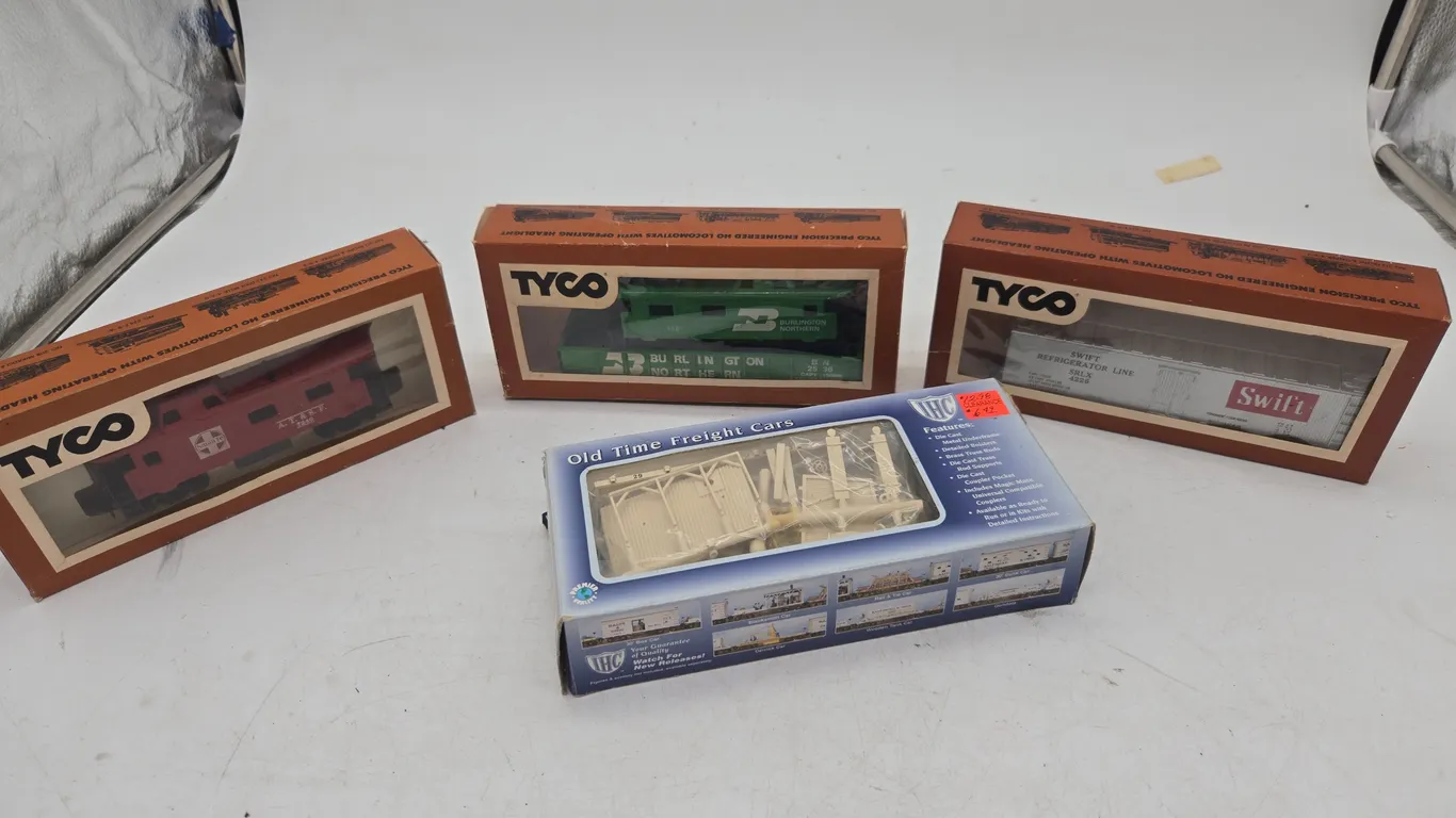 Assorted h o size train cars, new inboxes