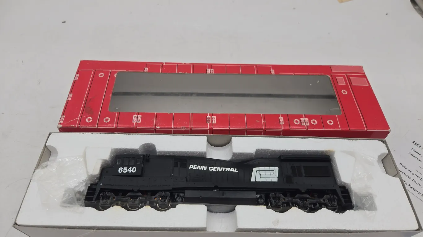 Vintage Atlas Penn central number 6540. HO scale locomotive. New inbox.