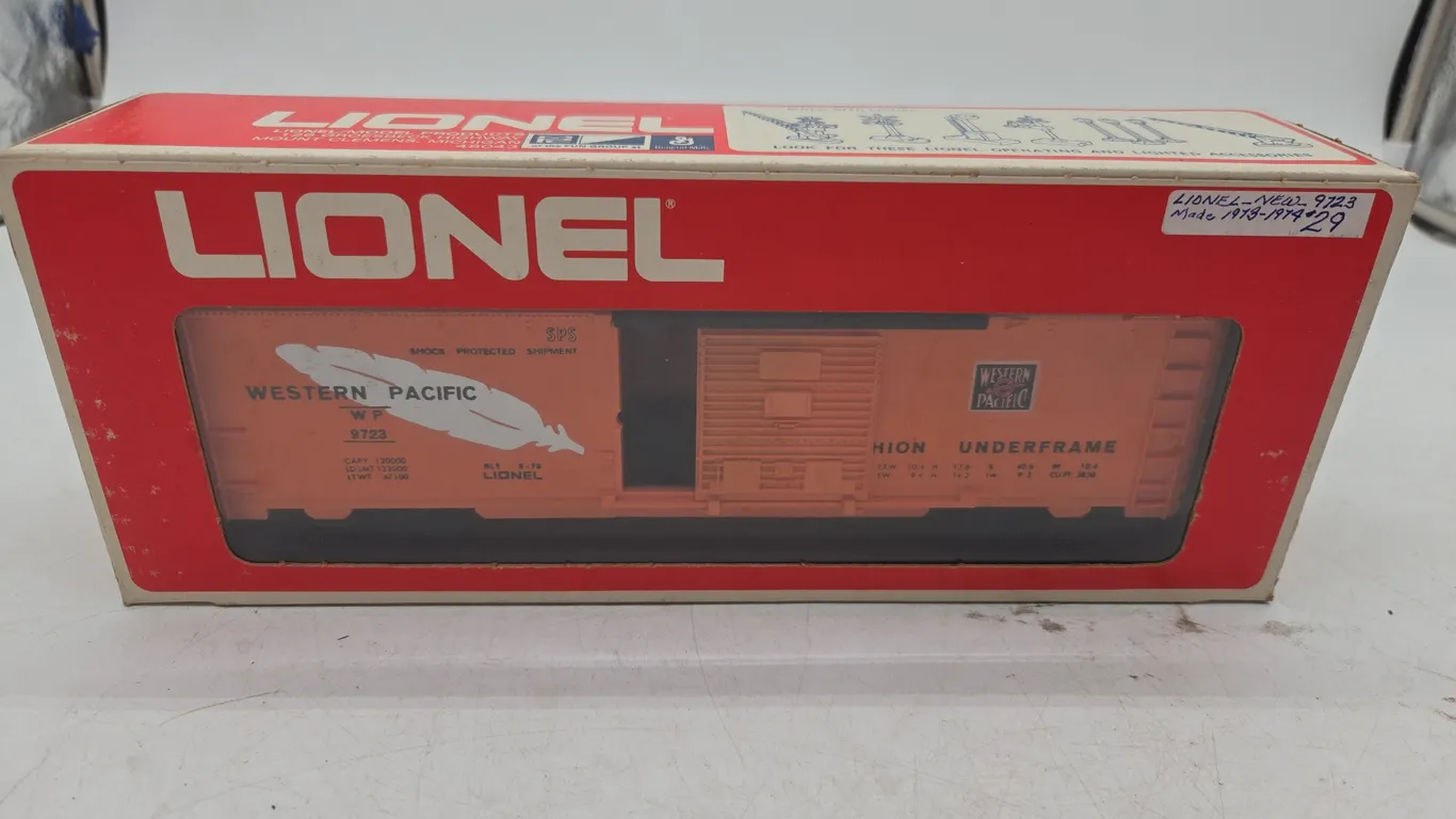 Vintage lionel, western and pacific box car number 69723 new inbox