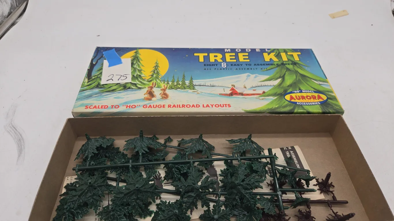 Vintage aurora model tree kit, new and original box