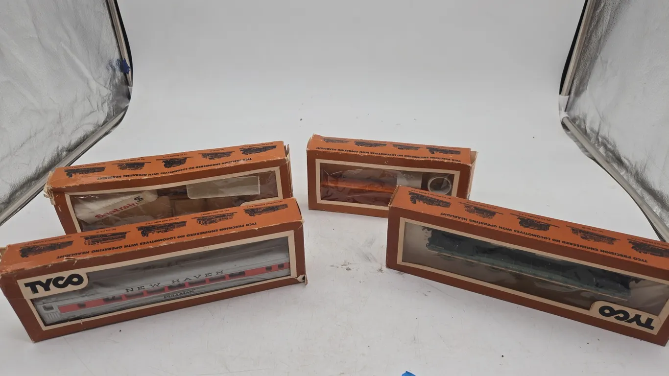 Assorted h o scale train cars, new inboxes