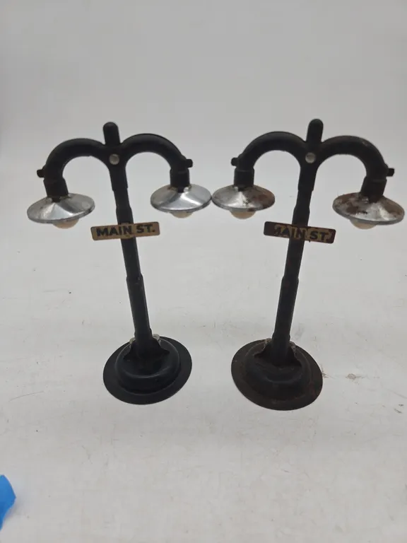 Vintage marxs brand double main street lights. See pictures.