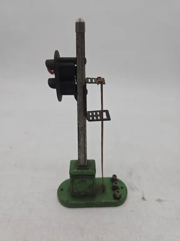 Vintage lionel number one fifty three operator block signal