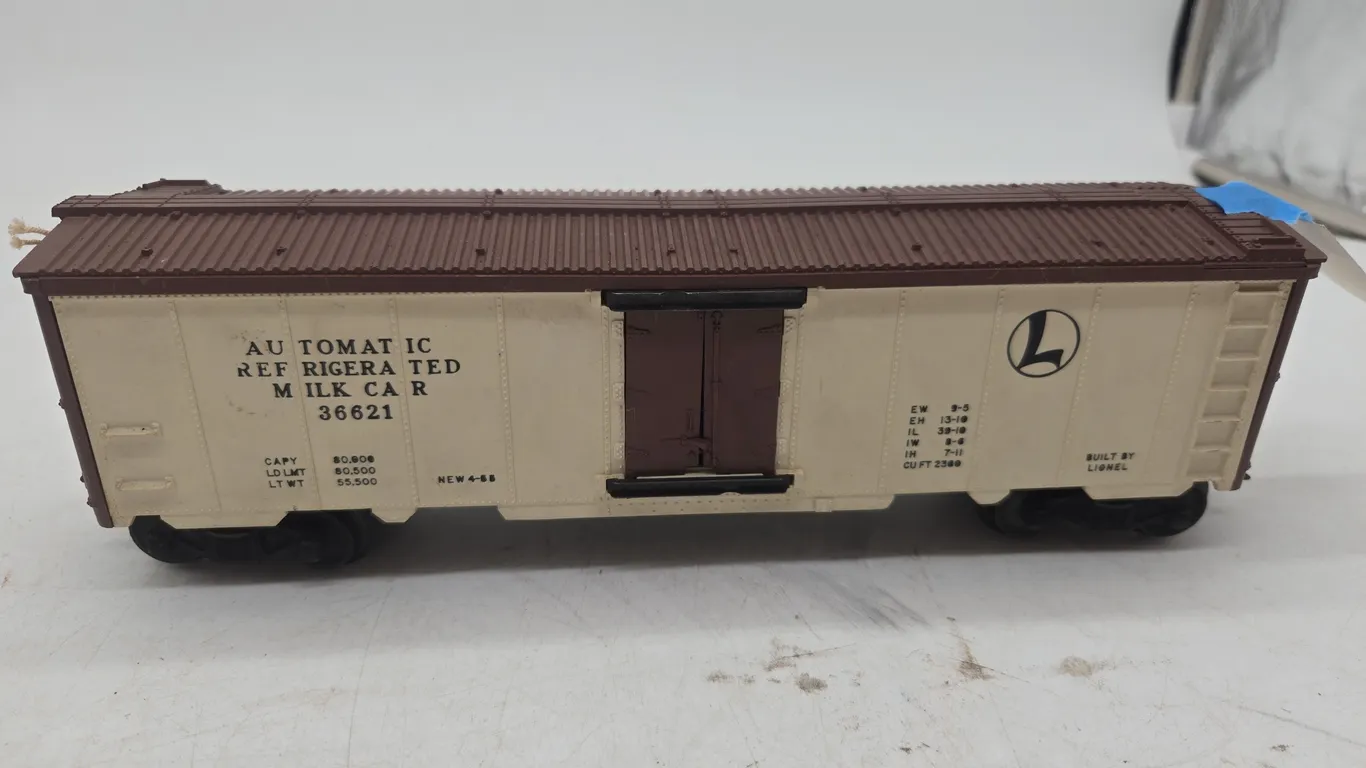 Vintage lionel, automatic refrigerated milk car number 36621