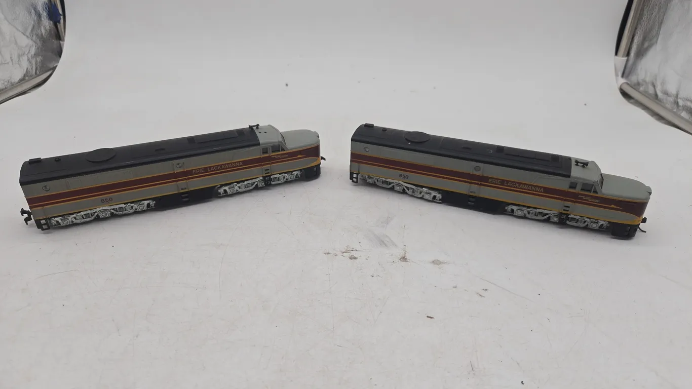 Vintage athearn h o scale erie lakawanna .Diesel locomotive and dummy locomotive set