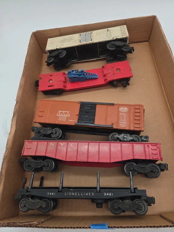 Vintage assorted lionel train cars