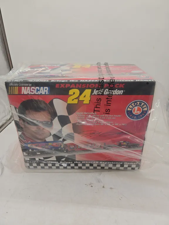 Vintage Lionel NASCAR, Jeff Gordon number 24, train, set new inbox.