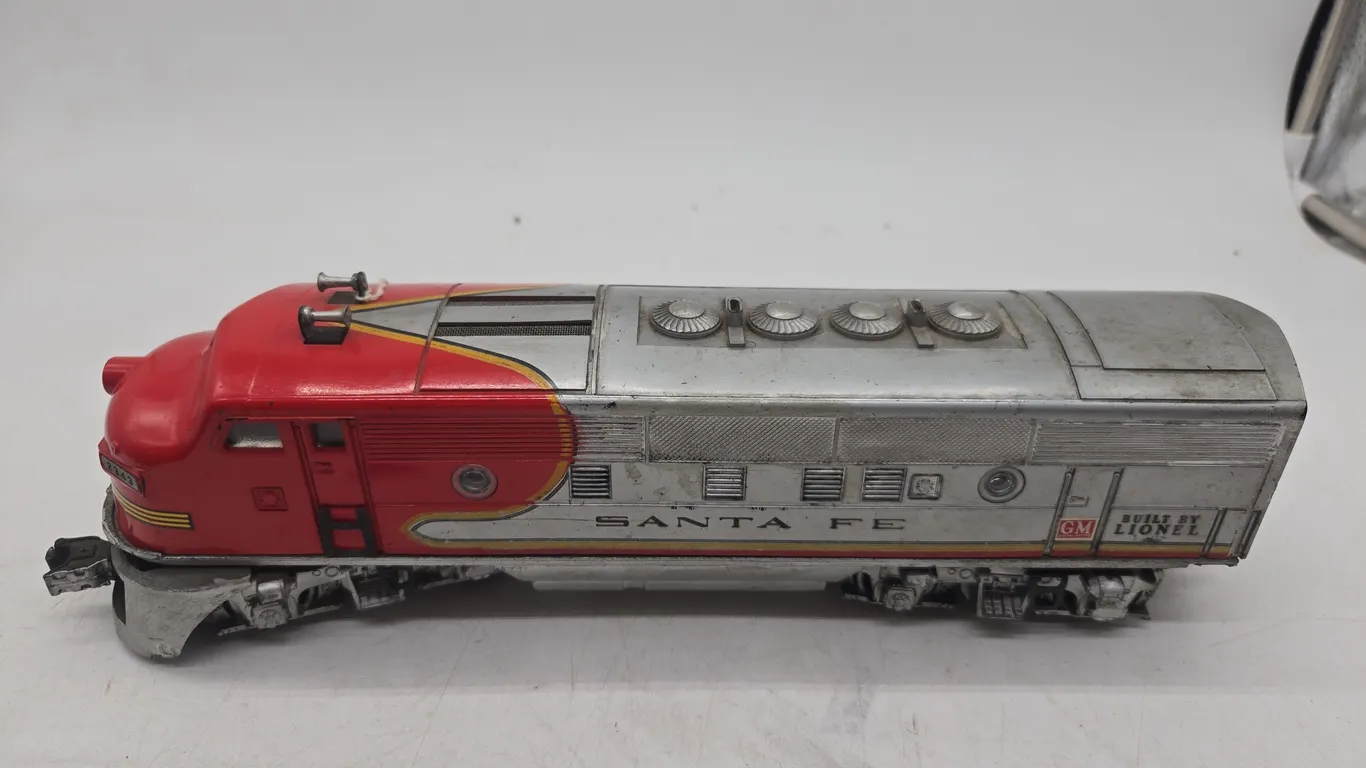 Vintage lionel number 2353, santa fe diesel locomotive