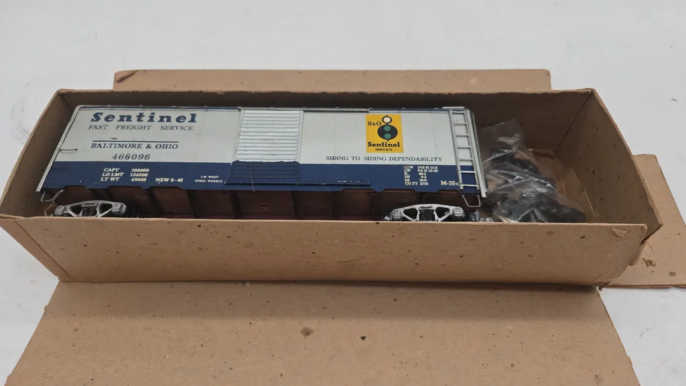 Vintage lionel, baltimore and ohio centennial box car number 9420