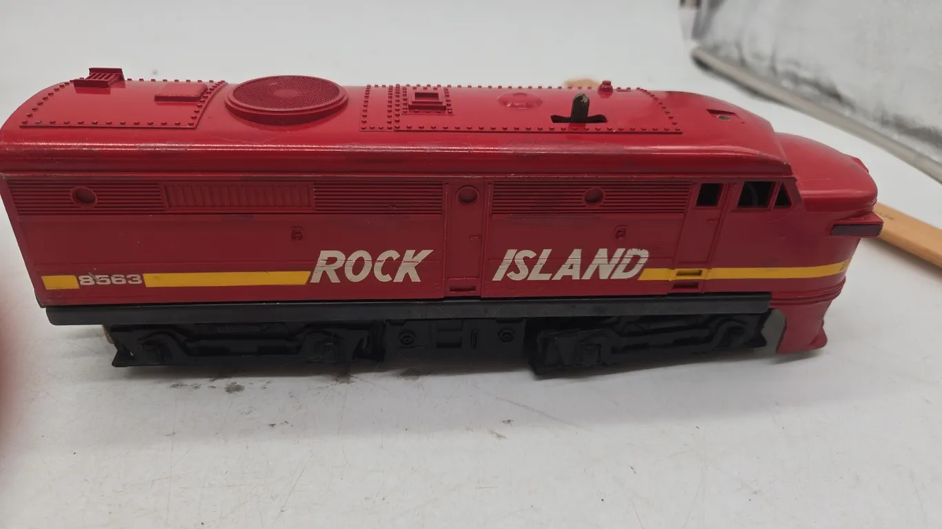 Vintage lionel number 8563 rock island locomotive