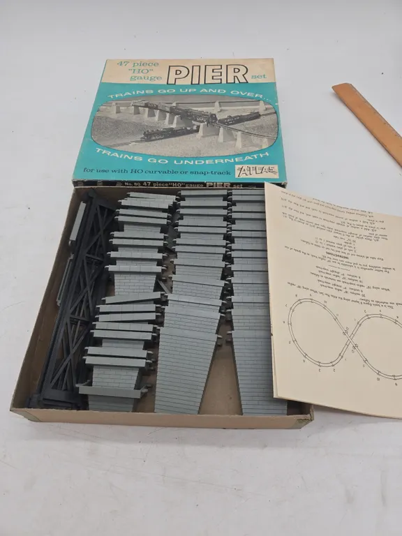 Vintage Atlas, 47 piece h*. Gauge pier set new and original box.