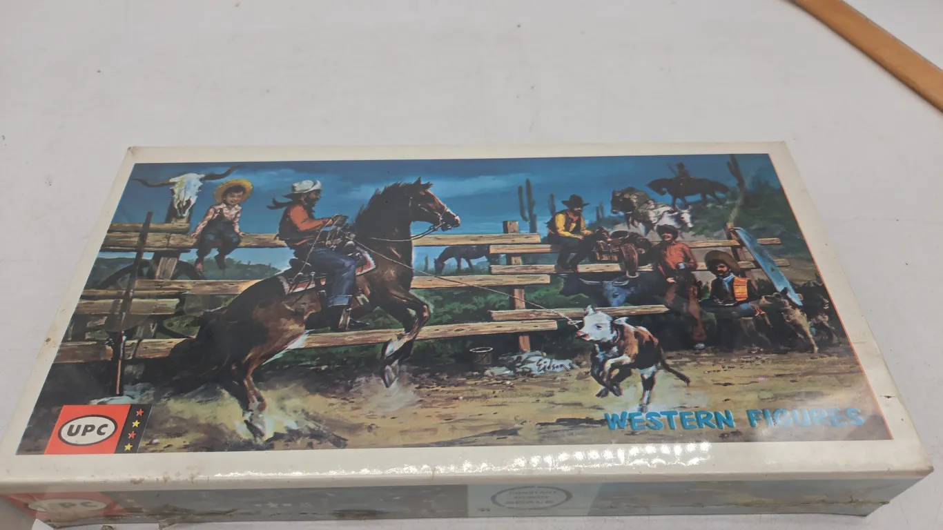 Vintage u p c western model figurines, new inbox
