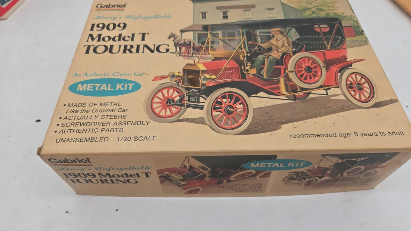 Vintage Gabriels 1909 model touring model, new inbox.