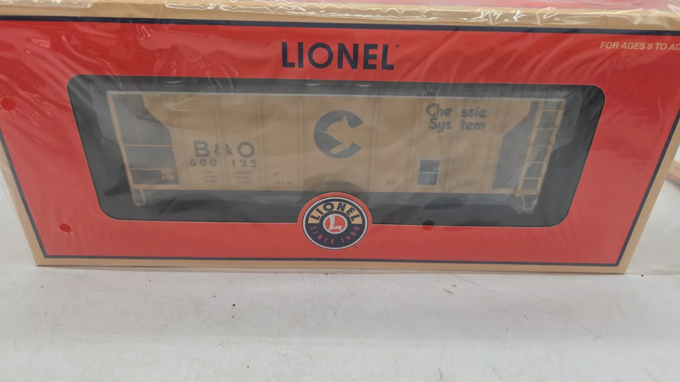 Vintage Lionel Chessy system PS2 hopper, car number 627048 new inbox.