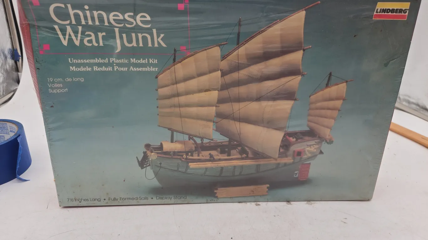 Vintage limberge chinese war junk model kit, new inbox