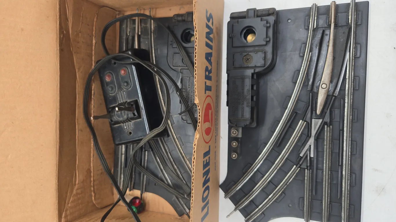 Vintage lionel trains, number 1122, 1 pair of remote control switches in original box