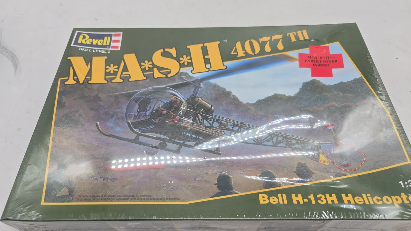 Vintage mash 4077 bell. Helicopter model in original box.