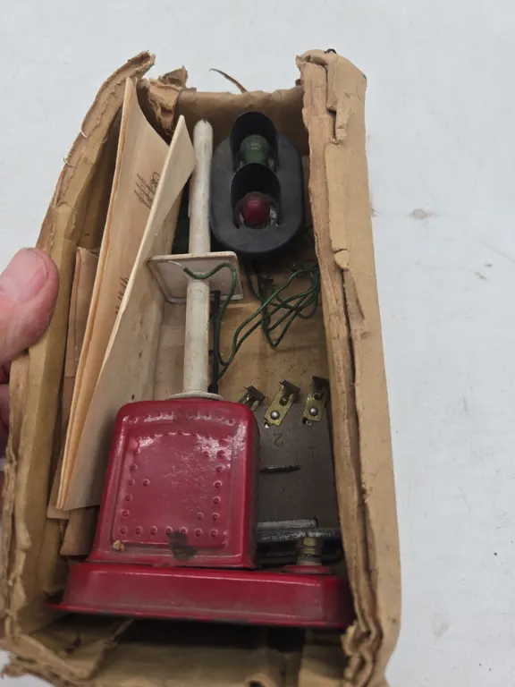 Vintage lionel number 78 automatic train control block signal in original box