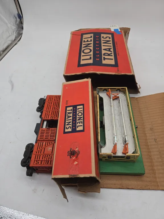 Vintage lionel, operated cattle car number 3656 in original box
