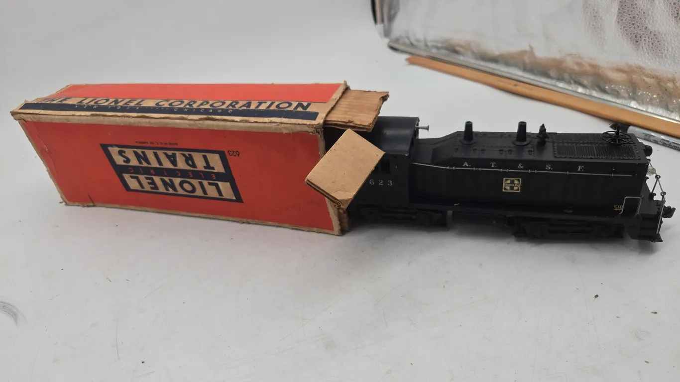 Vintage lionel number 623 diesel switcher, locomotive in original box