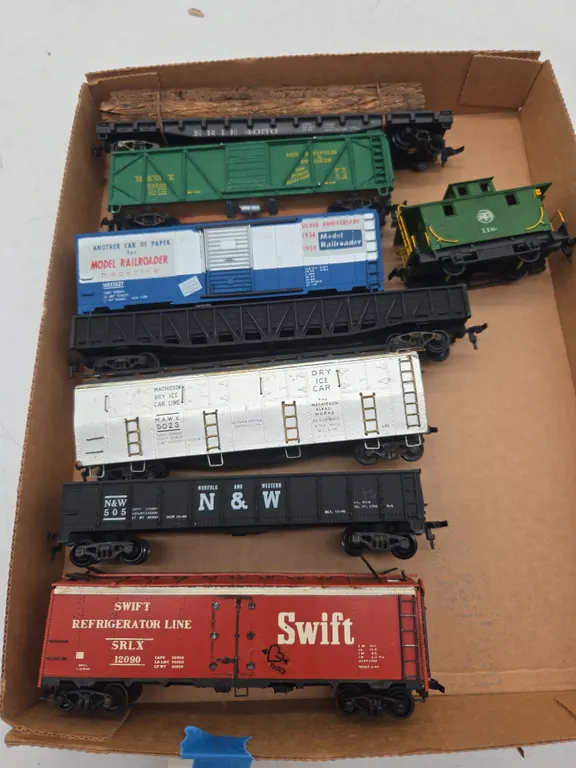 Assorted h o scale train cars
