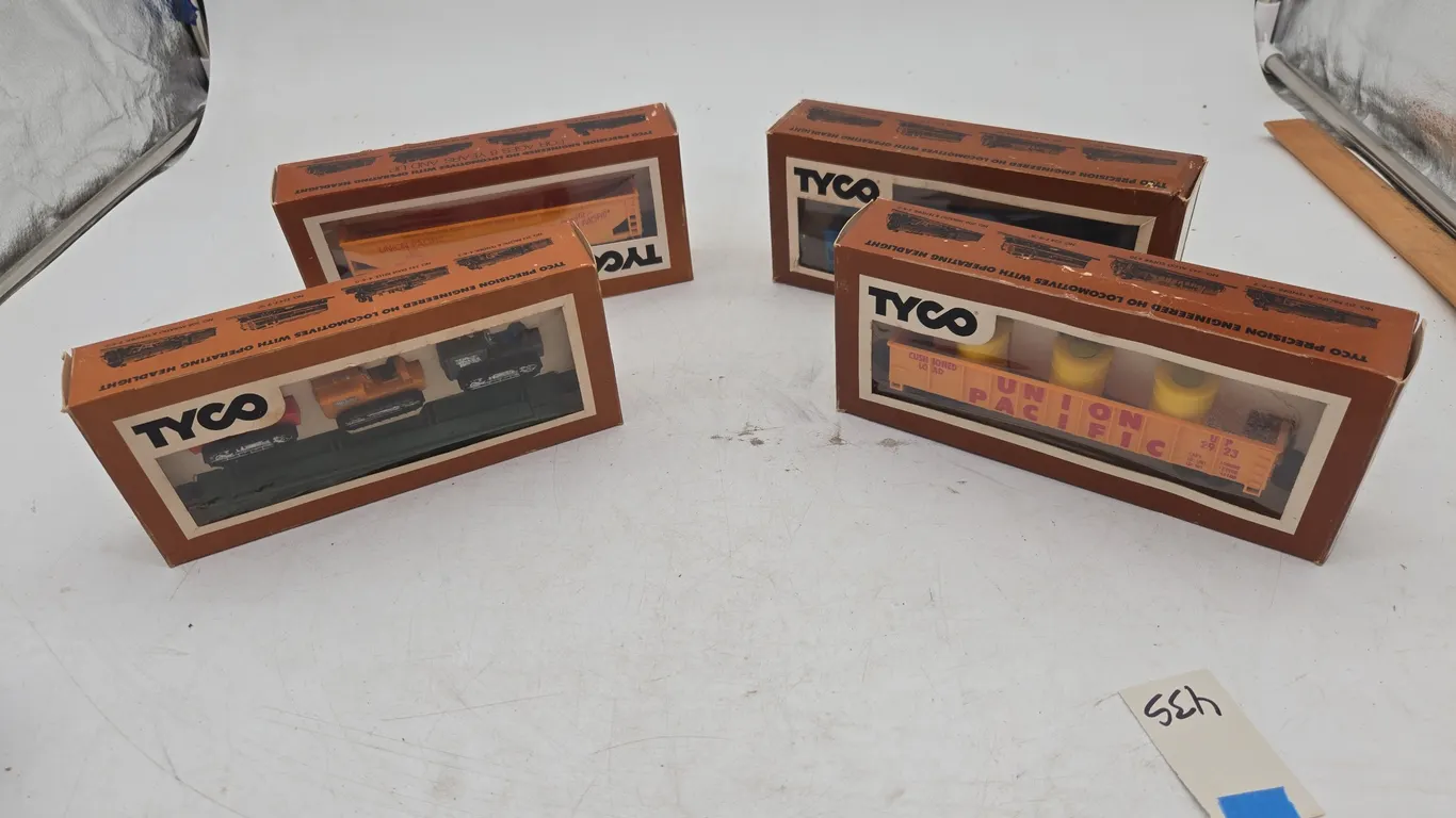 Assorted tyco train cars new inboxes
