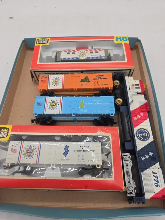 Spirit of seventy six h o scale locomotive and train cars