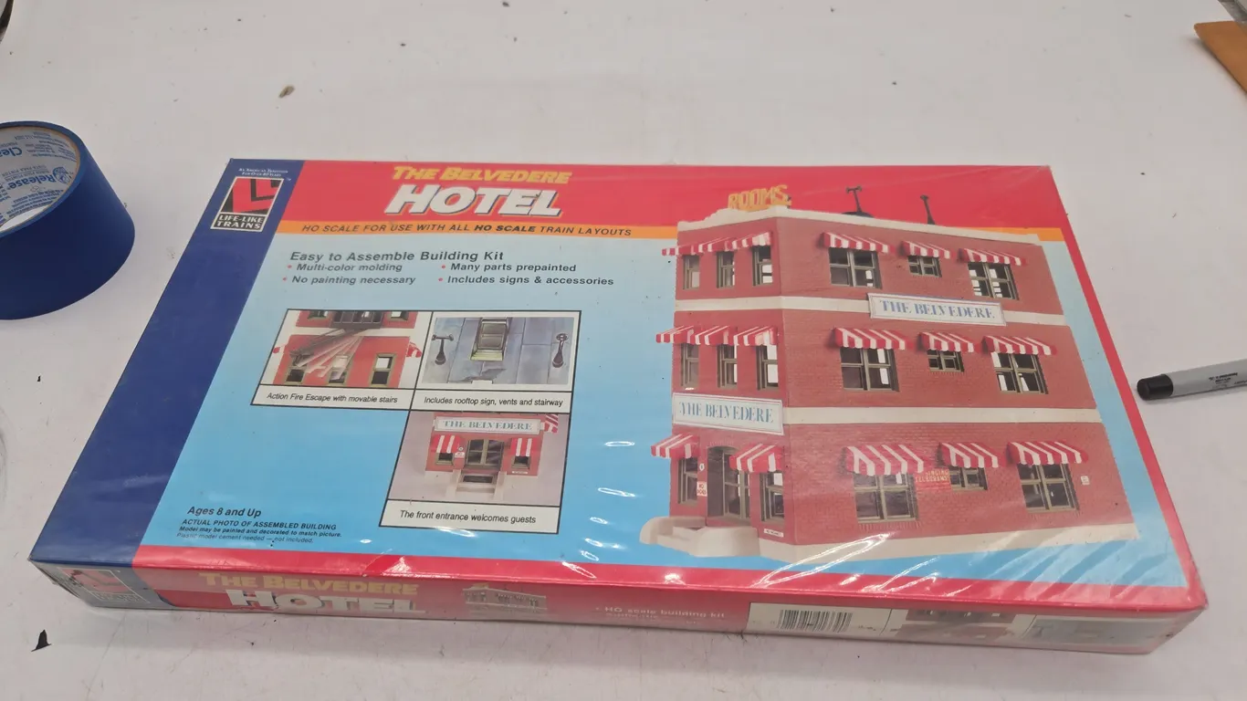 Vintage lifelike trains the belvedere hotel model, new inbox