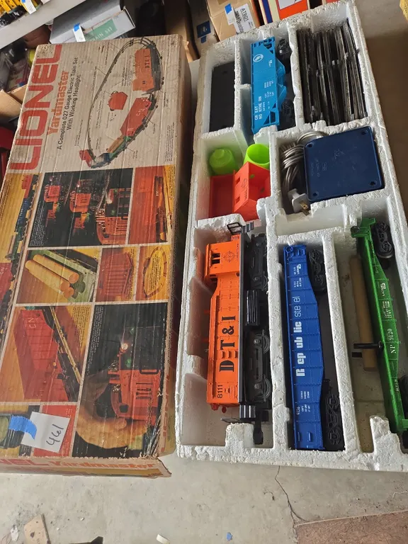 Vintage lionel yard master train set with d.T n I number 8111 diesel switcher, locomotive in origina