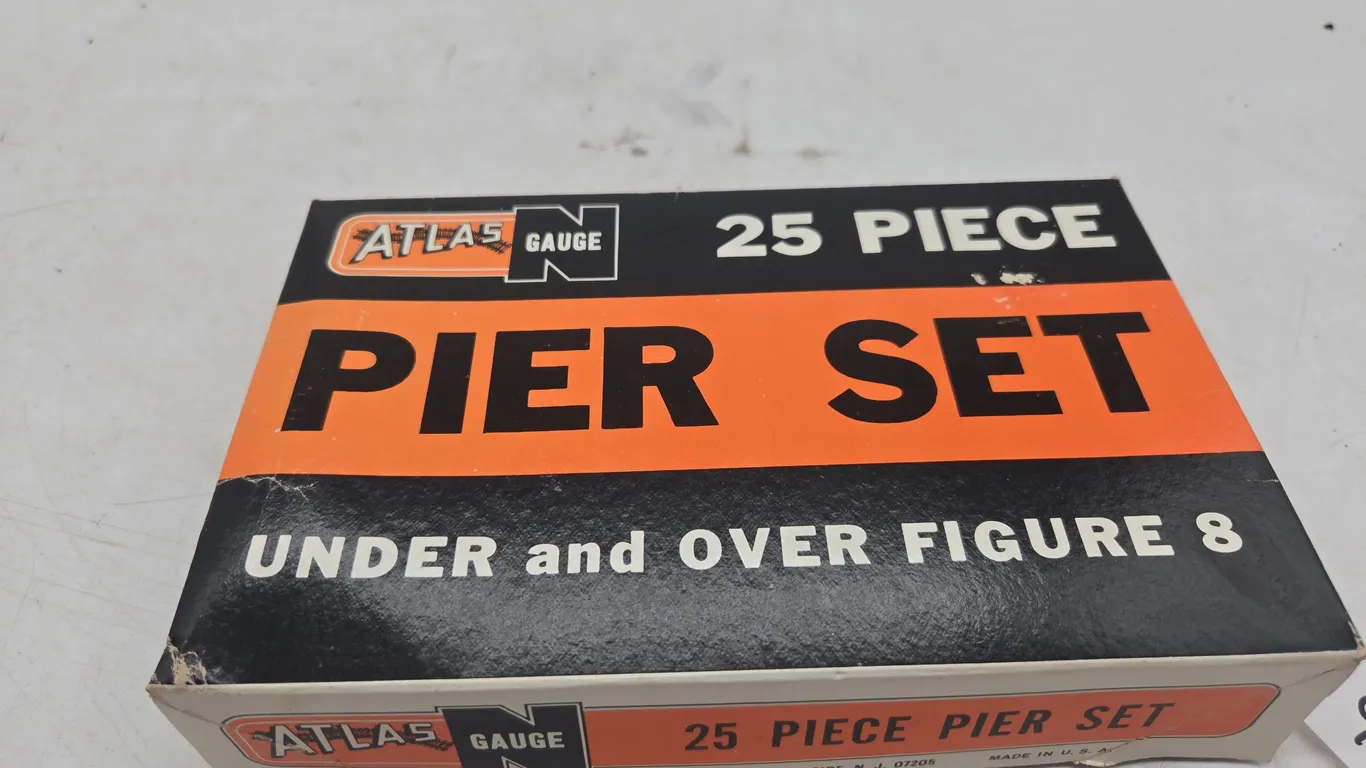 Atlas n gage twenty five piece pierce set in original box