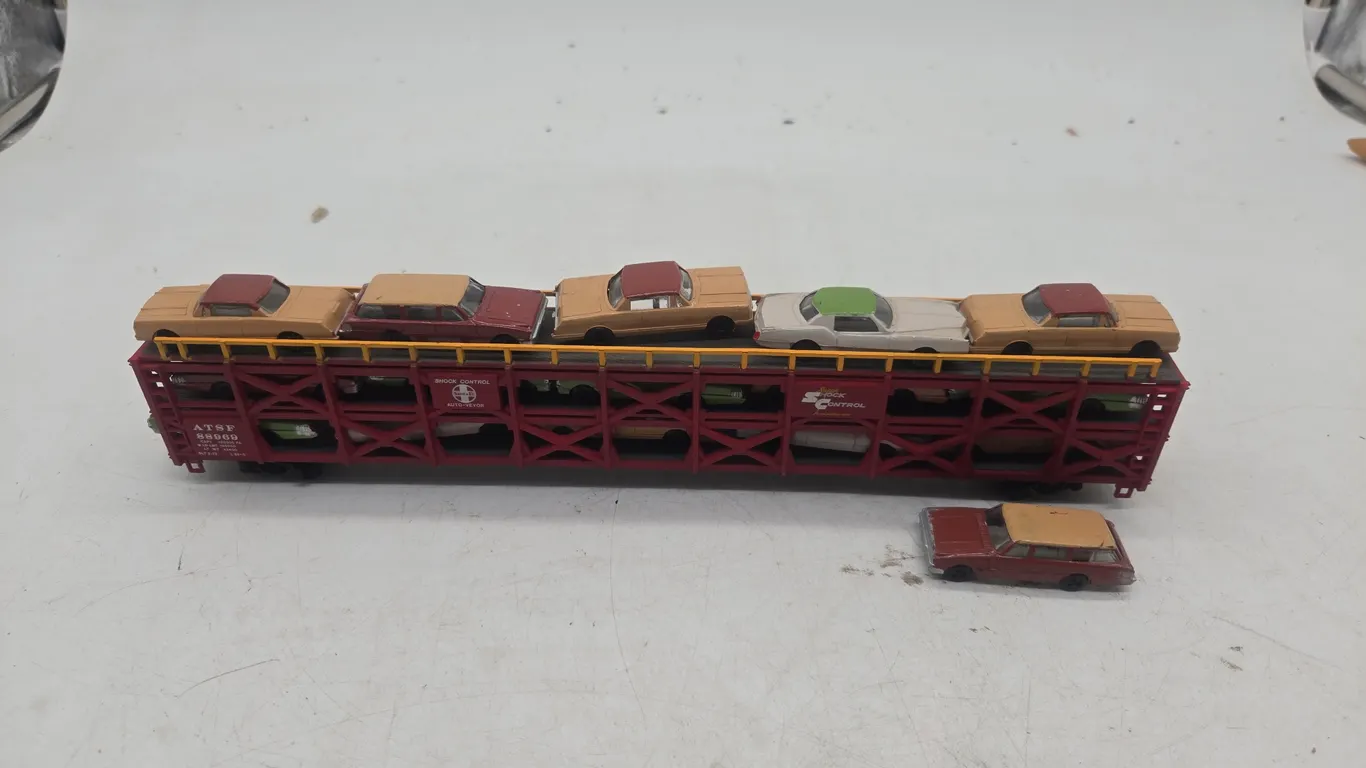 Vintage Bachman, h* scale. Try level automobile transport car
