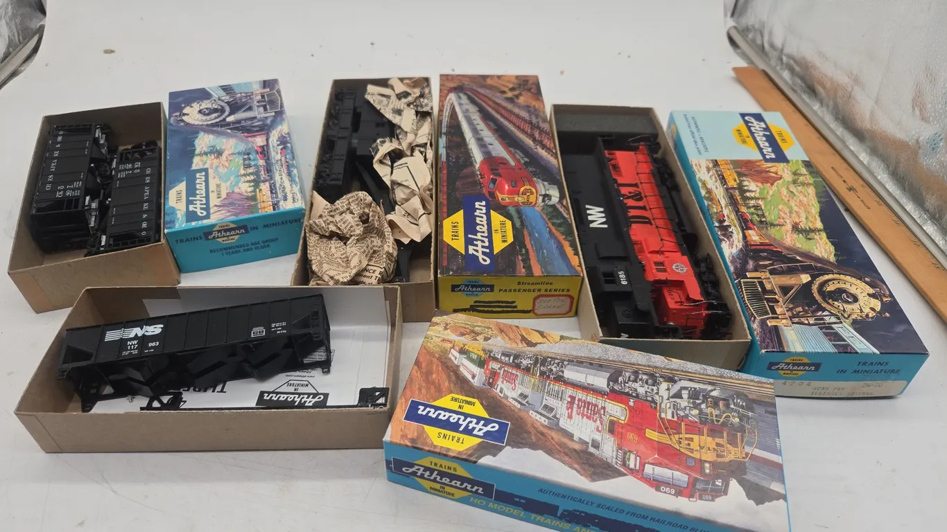 Assorted athern h o scale, train cars, new inboxes