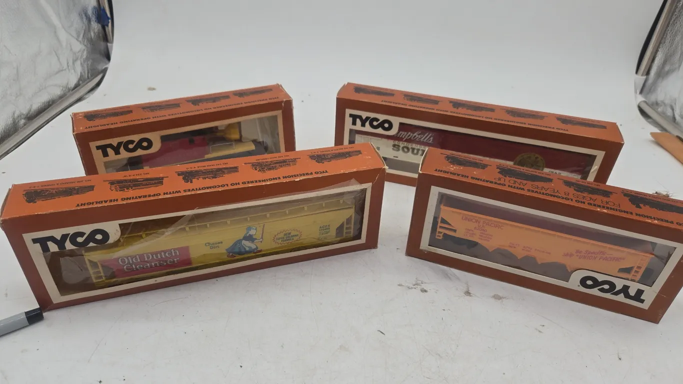Assorted tyco h o scale train cars, new inboxes