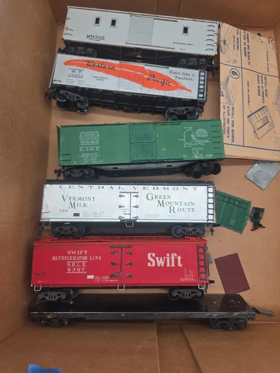 Assorted the vintage h o scale, train cars, nice see pictures