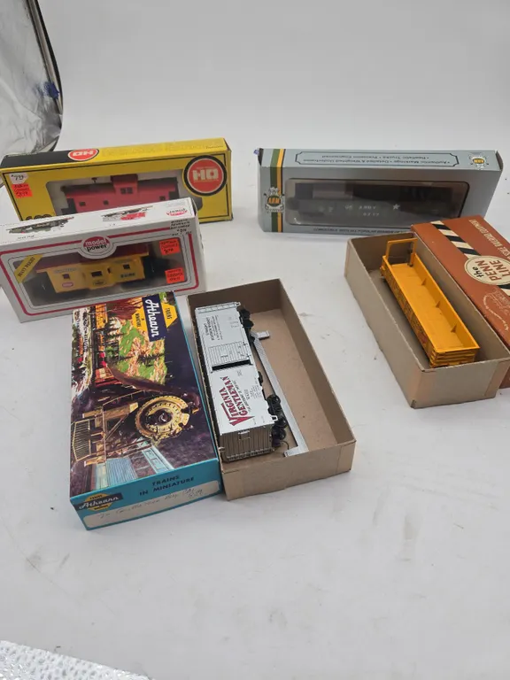 Assorted vintage h o scale, train cars, new inboxes