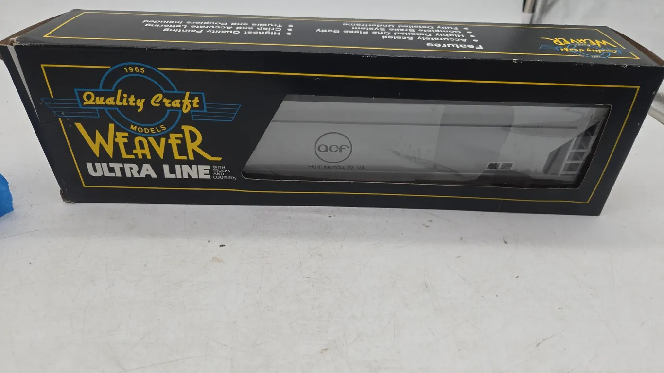 Vintage weaver, a c f center flow two rail train car new inbox