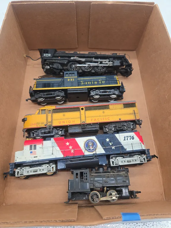Assorted vintage h o scale locomotives