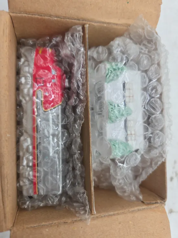 Vintage lionel salt and pepper shakers, new inbox