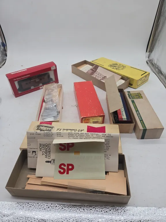 Vintage assorted h o scale train cars, new inboxes
